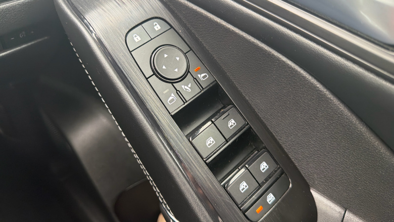 Nissan Qashqai 1.3 DiG-T MH N-Connecta 5dr Petrol Hatchback